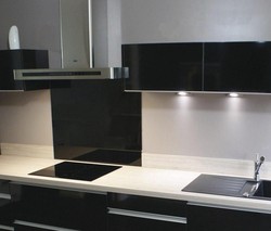 fond de hotte verre noir